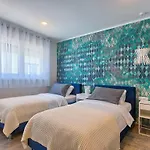 Villa In With Swimming Pool Pula