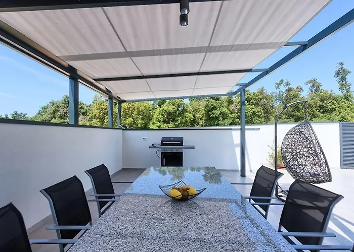 In With Swimming Pool *