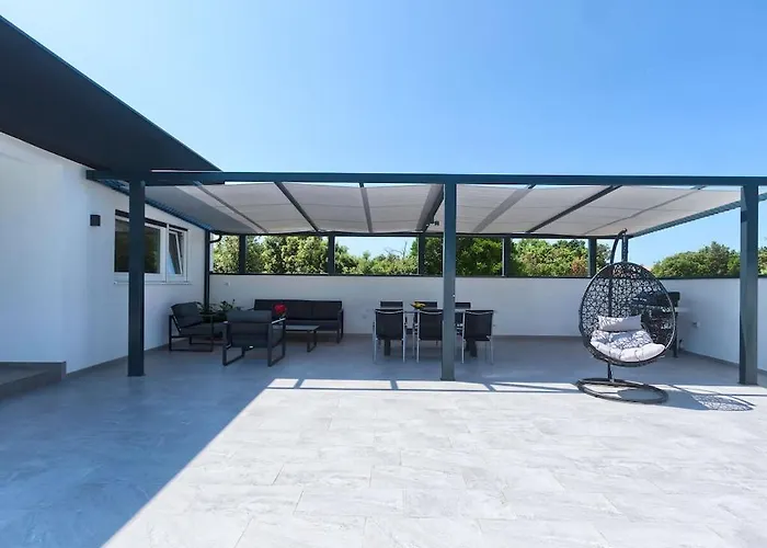 In With Swimming Pool Villa