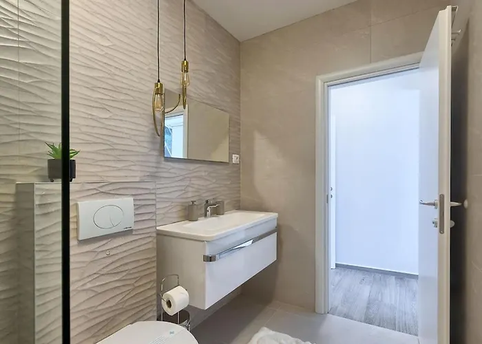 In With Swimming Pool Пула