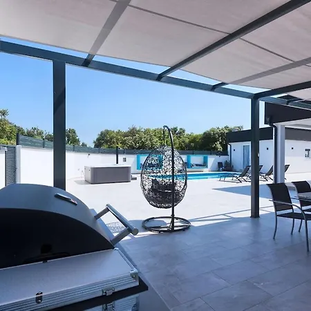 In Pula With Swimming Pool Вилла