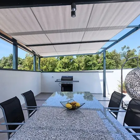 In Pula With Swimming Pool *