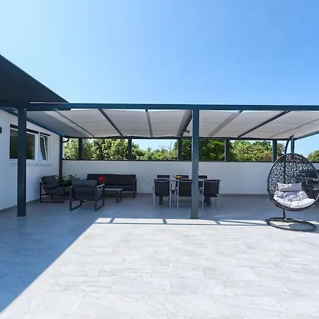 In Pula With Swimming Pool Вилла