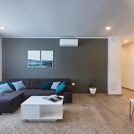 In Pula With Swimming Pool Вилла