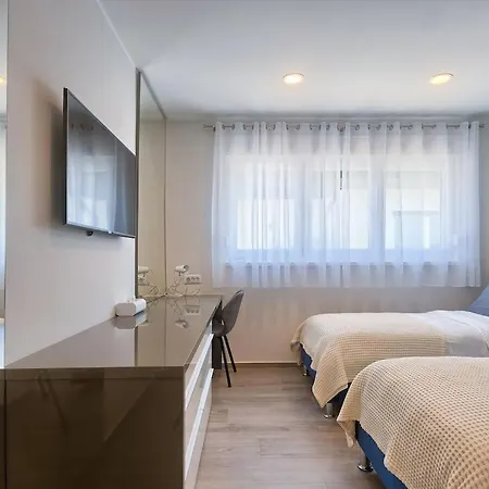 Вилла In Pula With Swimming Pool Пула