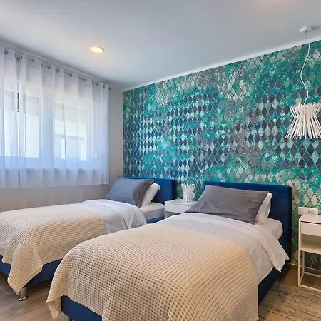 Вилла In Pula With Swimming Pool Пула