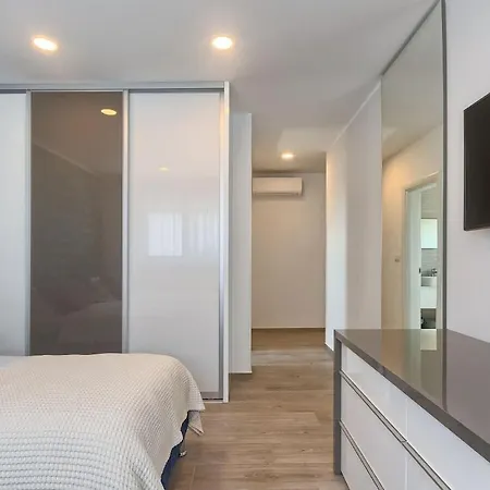 In Pula With Swimming Pool * Пула