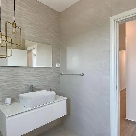 Вилла In Pula With Swimming Pool Пула