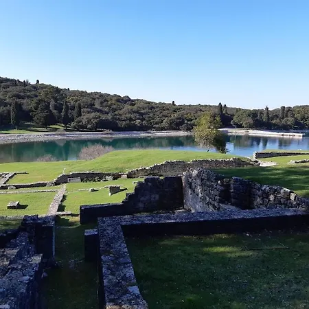 In Pula With Swimming Pool Пула