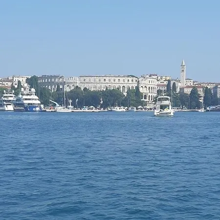 In Pula With Swimming Pool Пула