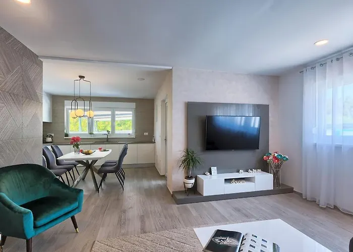 In Pula With Swimming Pool Villa *