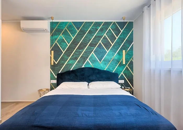 Vila In With Swimming Pool