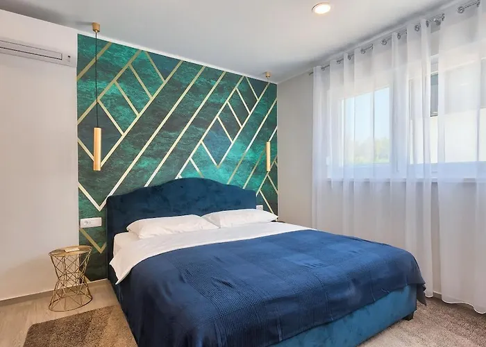 In With Swimming Pool Vila Pula