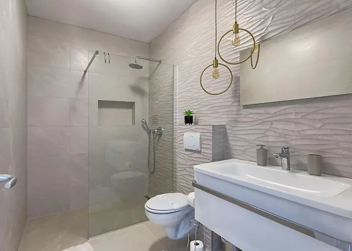 Villa In Pula With Swimming Pool