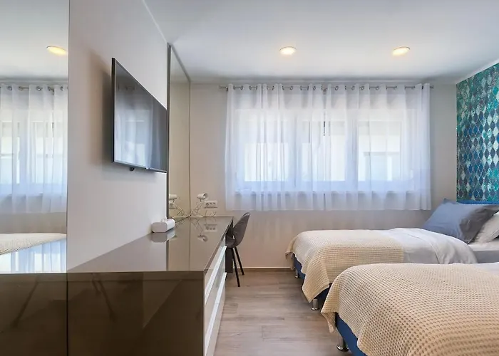 Vila In With Swimming Pool Pula