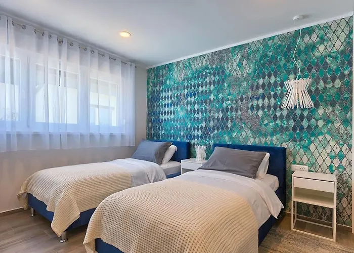 Villa In Pula With Swimming Pool Póla