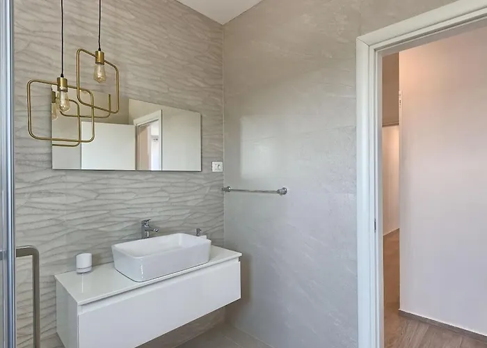 Villa In Pula With Swimming Pool Póla