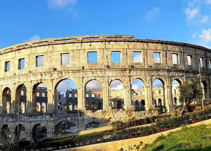 Vila In With Swimming Pool *