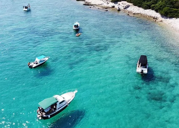 In With Swimming Pool Vila